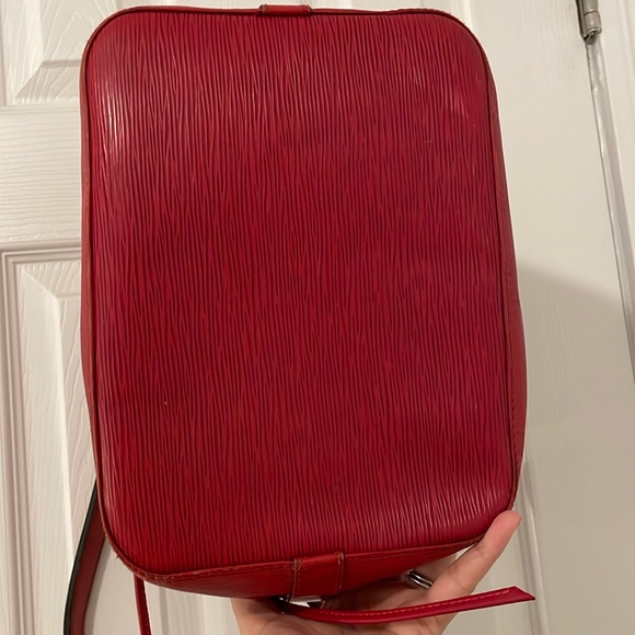 Louis Vuitton Red Epi Leather Noé - Bucket/Boho Bag - Picture 4 of 9